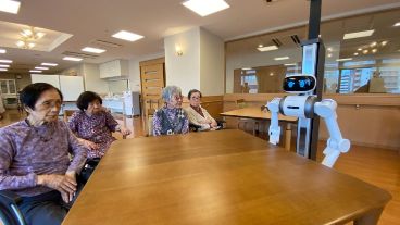 【アバター警備ロボットが介護業務進出】アバターロボット「ugo」が介護業務を開始