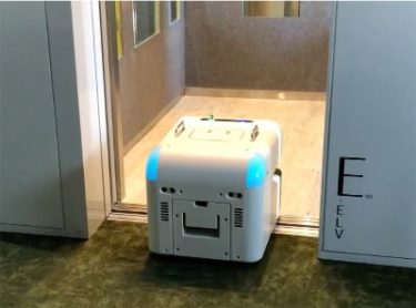 【エレベーター対応型の清掃ロボット】エレベーターの種類やメーカーに関係なく対応